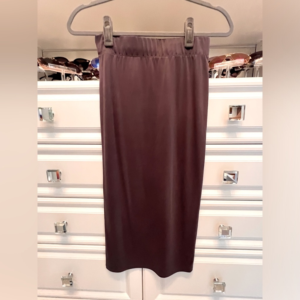 EUC - dark grey pencil skirt